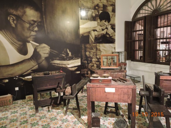 A diaroma of what the family goldsmith's workshop would have looked like