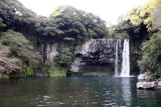 cheonjiyeon-falls-waterfall