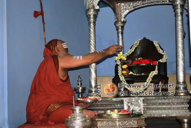 03-jagadgurus-sharada-prathishta-puja-on-the-commencement-of-navaratri